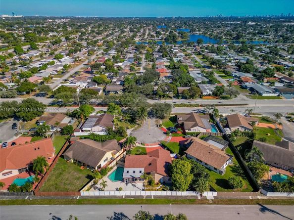 8920 NW 15th St, Pembroke Pines FL 33024