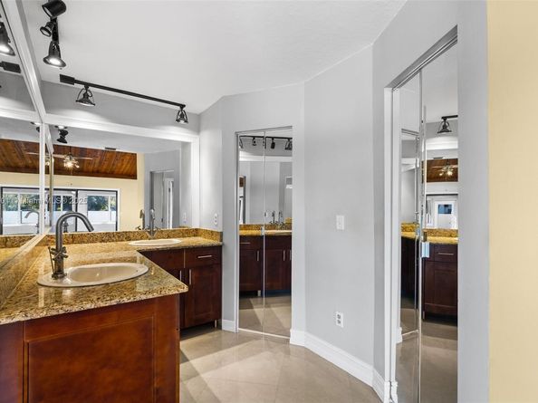 8920 NW 15th St, Pembroke Pines FL 33024