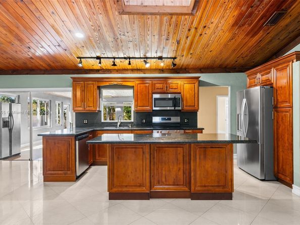 8920 NW 15th St, Pembroke Pines FL 33024