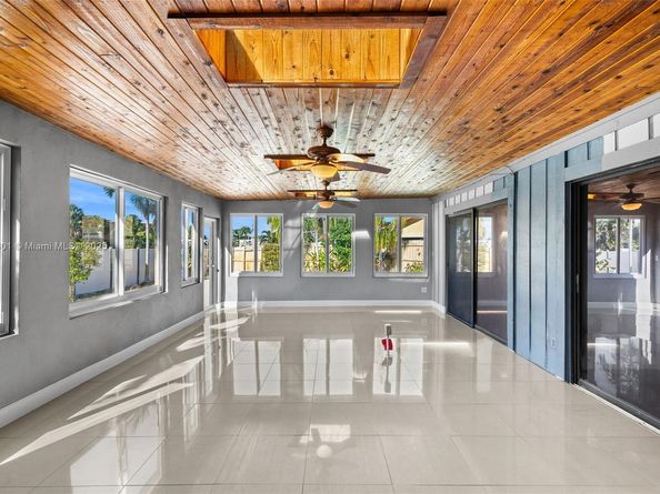 8920 NW 15th St, Pembroke Pines FL 33024