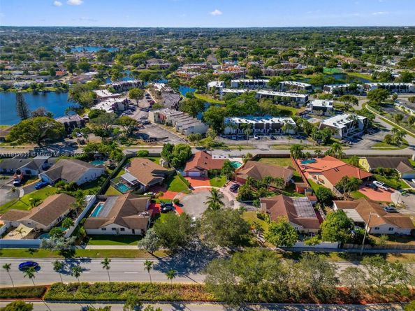 8920 NW 15th St, Pembroke Pines FL 33024