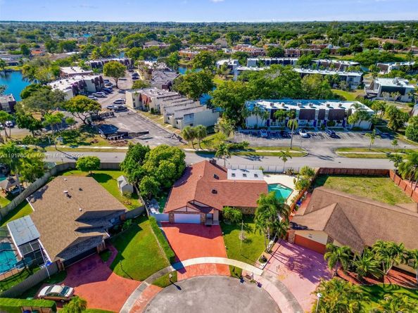 8920 NW 15th St, Pembroke Pines FL 33024