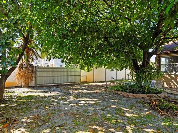 8920 NW 15th St, Pembroke Pines FL 33024