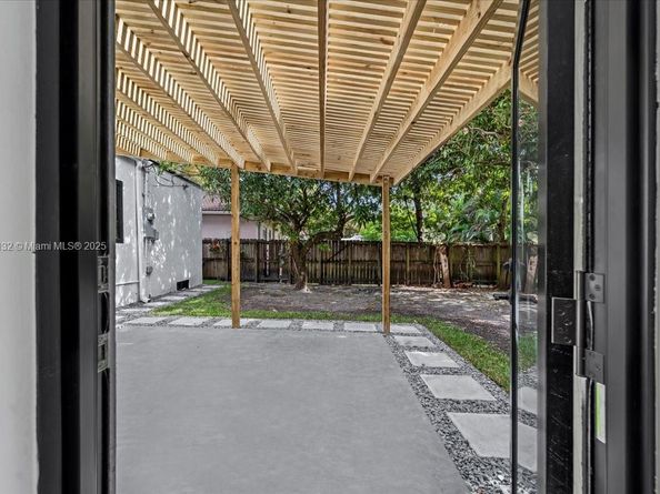 5220 SW 6 St, Miami FL 33134