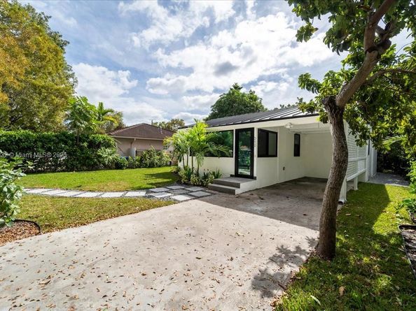 5220 SW 6 St, Miami FL 33134