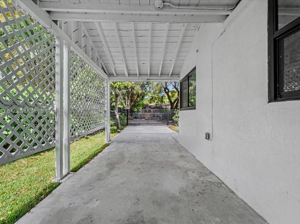 5220 SW 6 St, Miami FL 33134