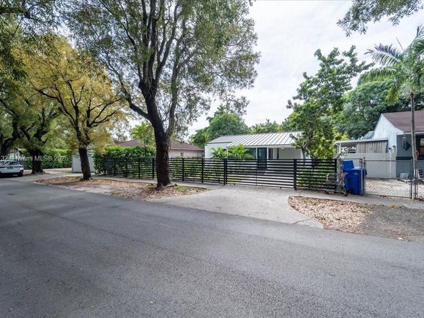 5220 SW 6 St, Miami FL 33134