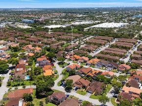 17532 NW 61st Ct N, Hialeah FL 33015