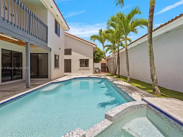 17532 NW 61st Ct N, Hialeah FL 33015