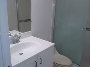 3437 NW 44th St 104, Oakland Park FL 33309