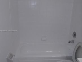 3437 NW 44th St 104, Oakland Park FL 33309