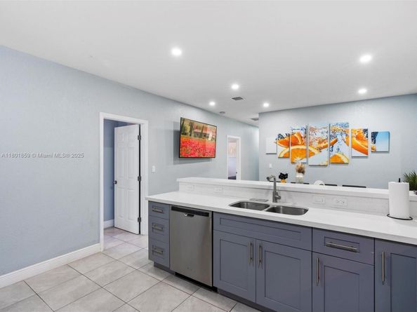 817-819 NW 1st Ave, Fort Lauderdale FL 33311