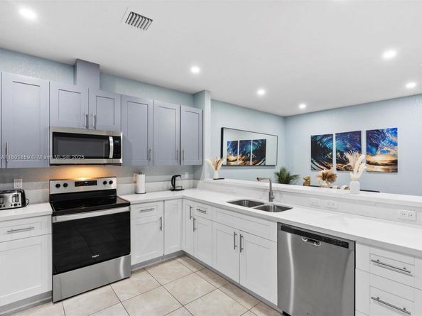 817-819 NW 1st Ave, Fort Lauderdale FL 33311
