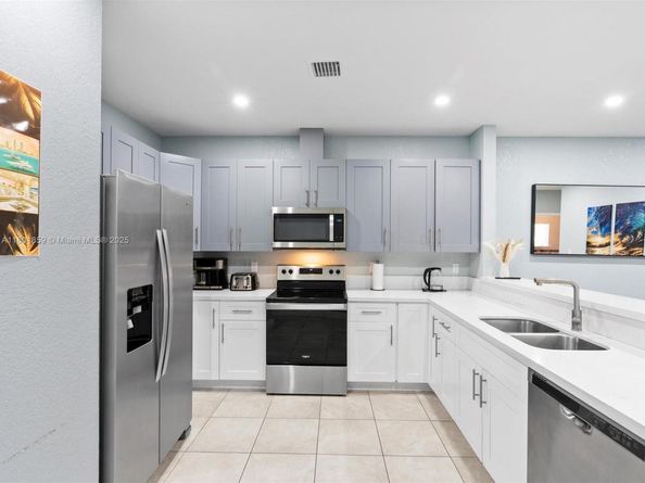 817-819 NW 1st Ave, Fort Lauderdale FL 33311