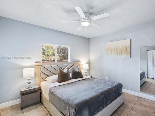 817-819 NW 1st Ave, Fort Lauderdale FL 33311
