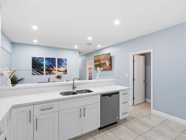 817-819 NW 1st Ave, Fort Lauderdale FL 33311