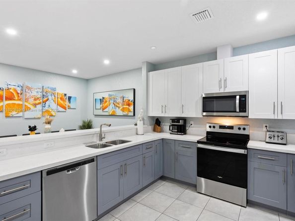 817-819 NW 1st Ave, Fort Lauderdale FL 33311