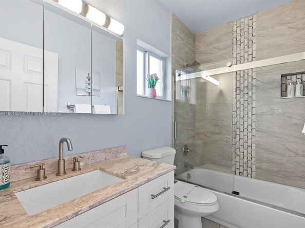 817-819 NW 1st Ave, Fort Lauderdale FL 33311