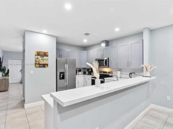 817-819 NW 1st Ave, Fort Lauderdale FL 33311