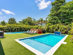 817-819 NW 1st Ave, Fort Lauderdale FL 33311