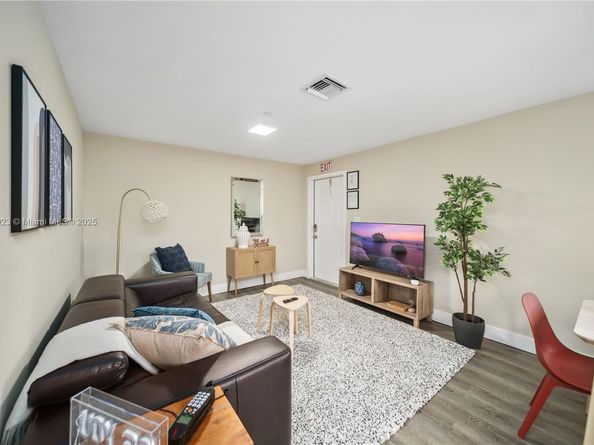 2324 Garfield St, Hollywood FL 33020