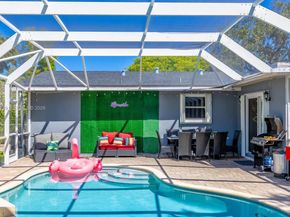 312 N Luna Ct, Hollywood FL 33021