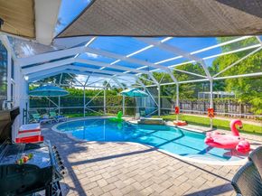312 N Luna Ct, Hollywood FL 33021