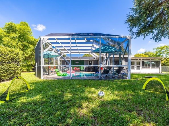 312 N Luna Ct, Hollywood FL 33021