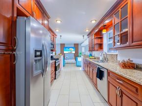 312 N Luna Ct, Hollywood FL 33021