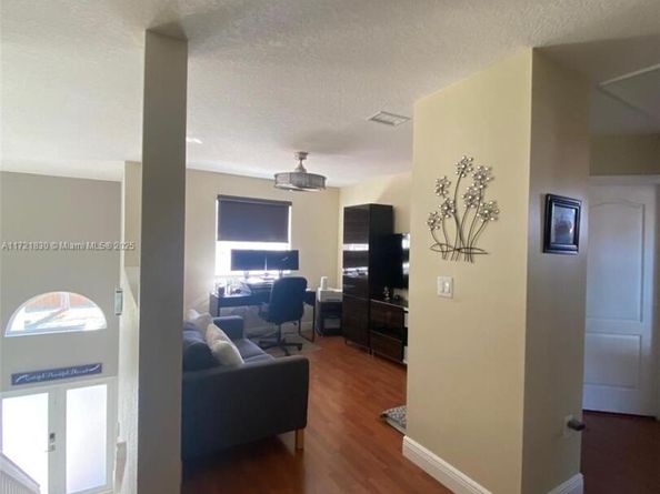 16445 SW 100th Ter, Miami FL 33196