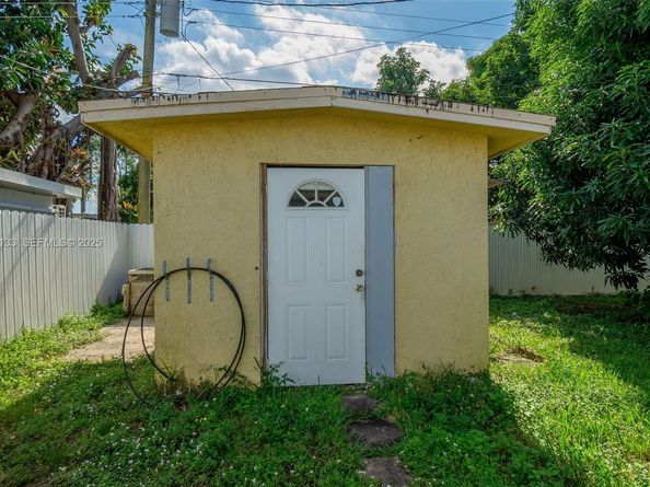 6634 Hope St, Hollywood FL 33024