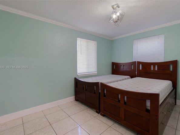 6634 Hope St, Hollywood FL 33024