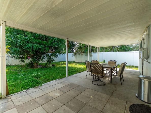 6634 Hope St, Hollywood FL 33024