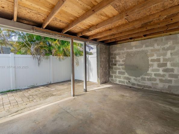 6634 Hope St, Hollywood FL 33024