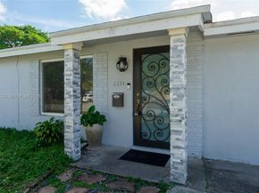 6634 Hope St, Hollywood FL 33024