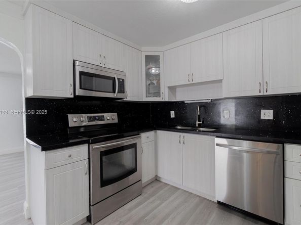 6634 Hope St, Hollywood FL 33024