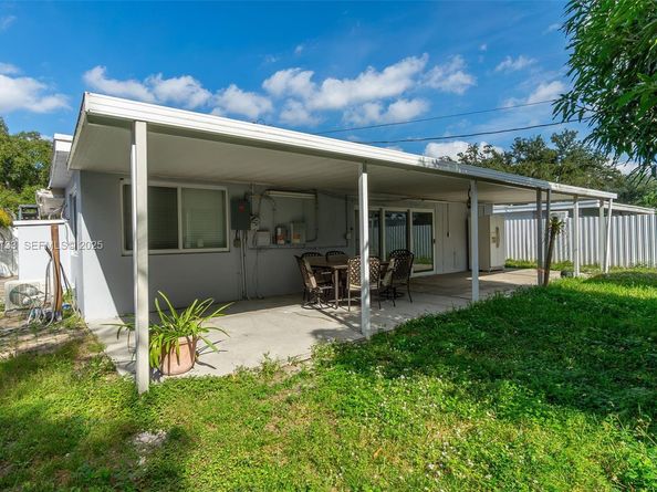 6634 Hope St, Hollywood FL 33024