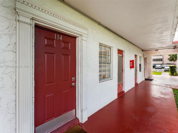 4140 NW 44th Ave 114, Lauderdale Lakes FL 33319