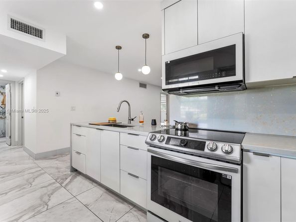 4140 NW 44th Ave 114, Lauderdale Lakes FL 33319