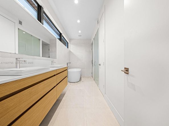 1760 Chucunantah Rd, Miami FL 33133