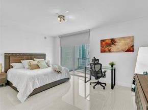 90 SW 3rd St 2013, Miami FL 33130