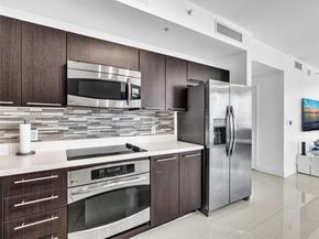 90 SW 3rd St 2013, Miami FL 33130