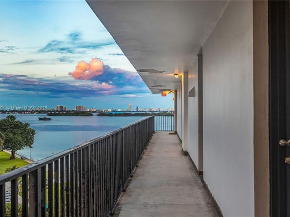 770 NE 69th St 6H, Miami FL 33138