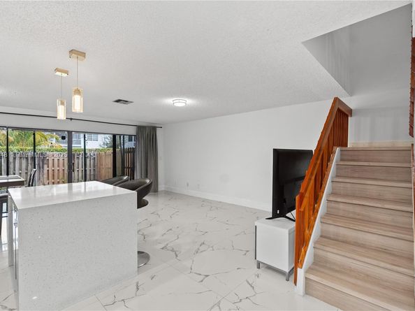 8033 NW 29 Street, Sunrise FL 33322