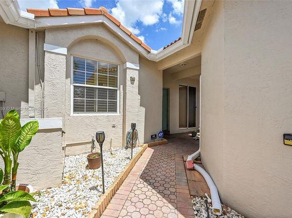 7401 S Aragon Blvd 5, Sunrise FL 33313