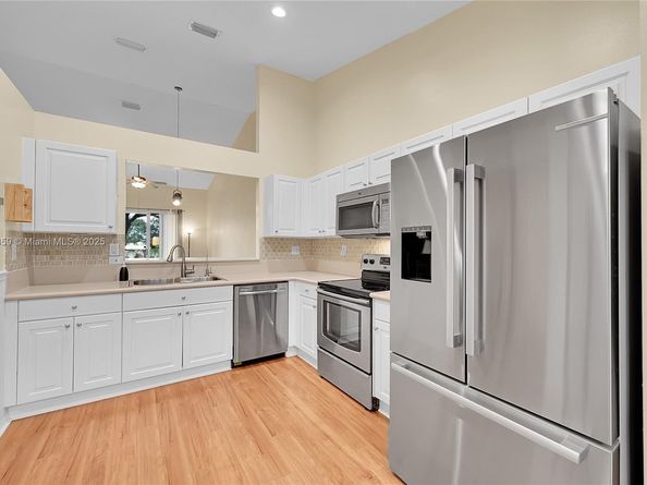 7401 S Aragon Blvd 5, Sunrise FL 33313