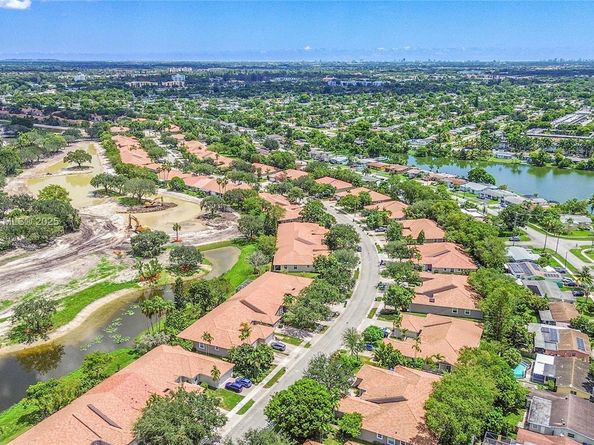 7401 S Aragon Blvd 5, Sunrise FL 33313