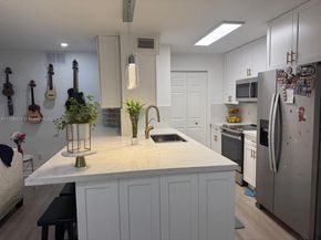995 Riverside 111, Coral Springs FL 33071