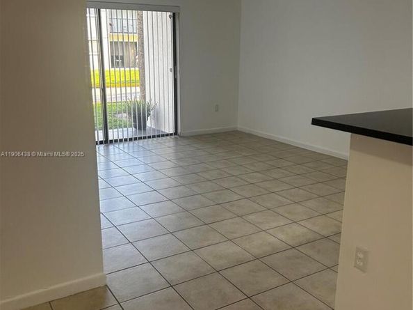 7110 NW 179th St 110, Hialeah FL 33015