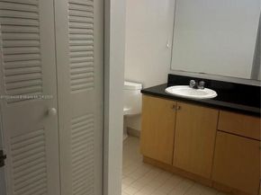 7110 NW 179th St 110, Hialeah FL 33015